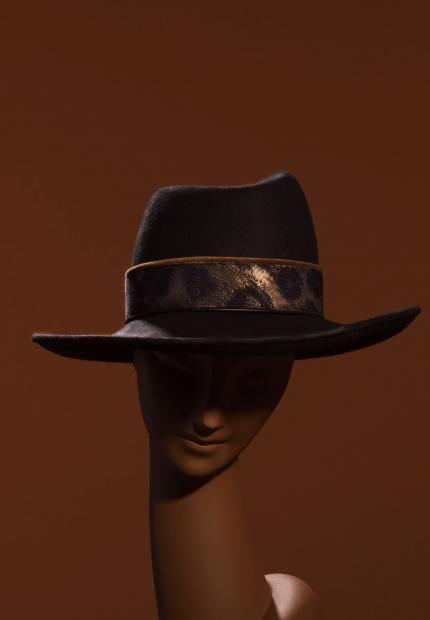 A large trilby with decorated band Stephen Jones Millinery Autumn Winter 2018 Crowns